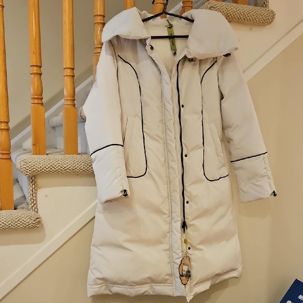 Women's Soia & Kyo Winter White Puffer Coat.  Women's Small